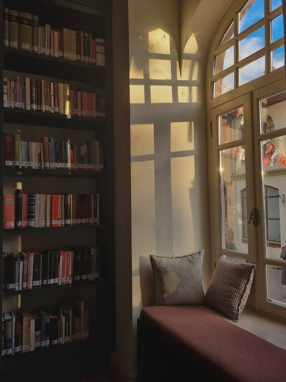 Simple Ways to Create a Cosy Reading Nook at Home